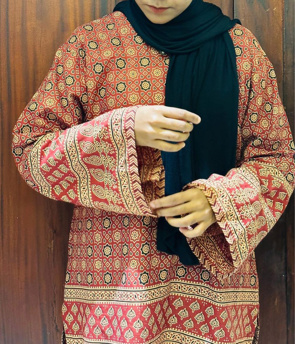 Red kurti with golden block prints(free size) - Image 2